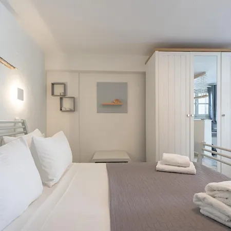 White W4 New In * Náoussa