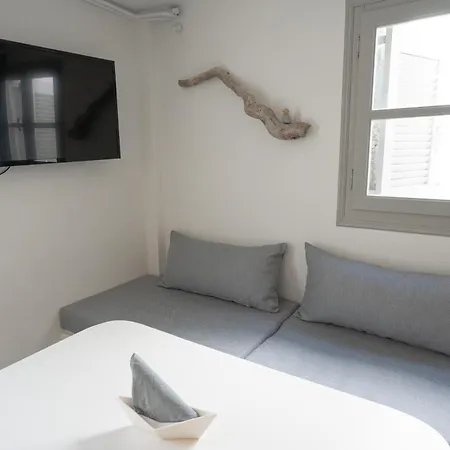 White W4 New In * Náoussa