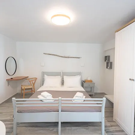 White W4 New In Náoussa