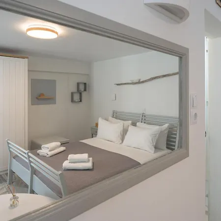White W4 New In Apartamento Naousa (Paros)