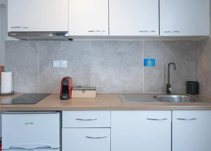 White W4 New In * Naousa